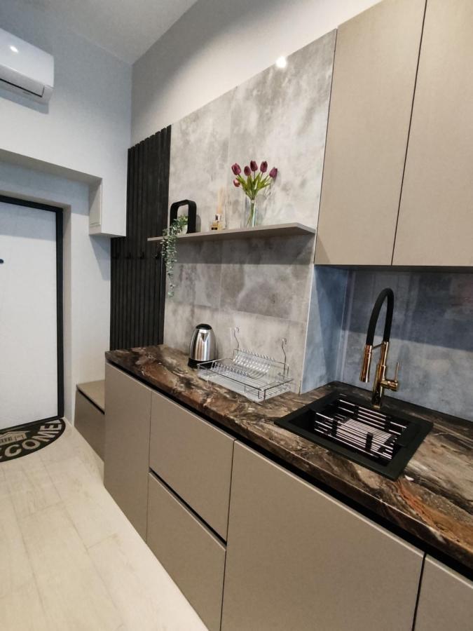 Brativ Rohatynciv 32 Lviv Buitenkant foto